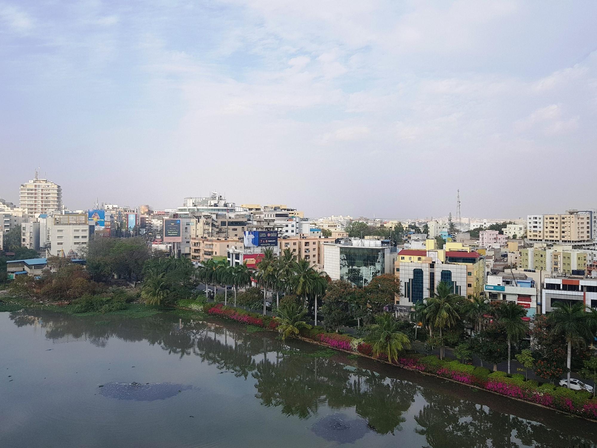 Отель Taj Banjara Хайдарабад Экстерьер фото View of the city from the lake