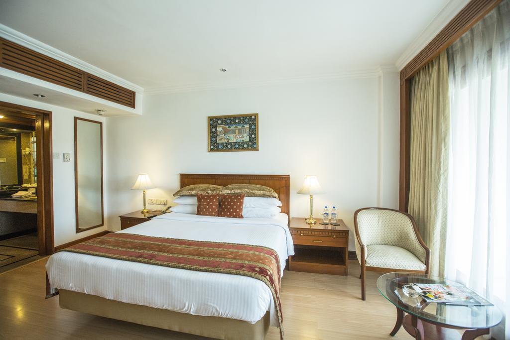 Отель Taj Banjara Хайдарабад Экстерьер фото A room at the Taj Bengal