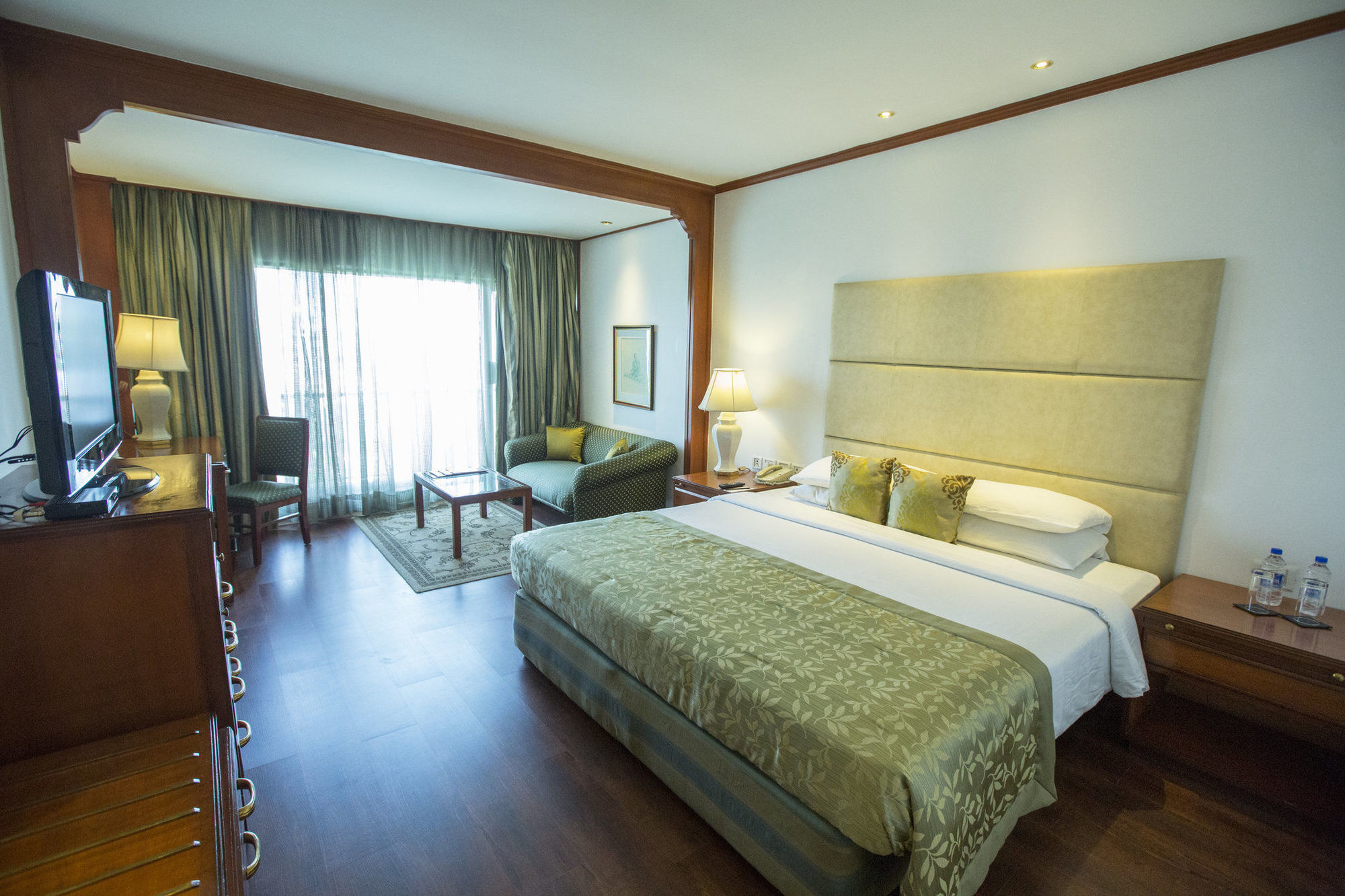 Отель Taj Banjara Хайдарабад Экстерьер фото A room at the Taj Bengal
