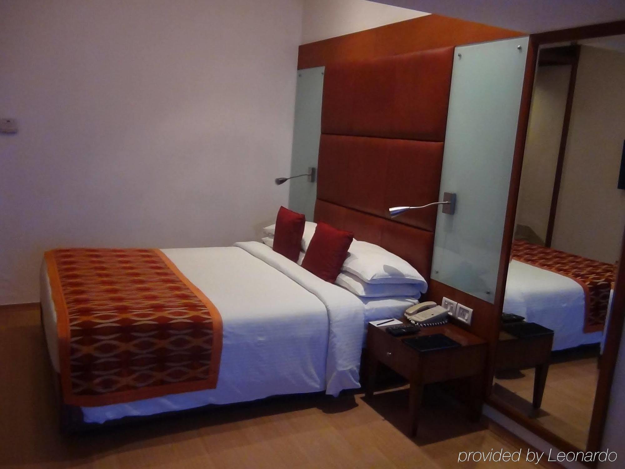 Отель Taj Banjara Хайдарабад Экстерьер фото A room at the hotel