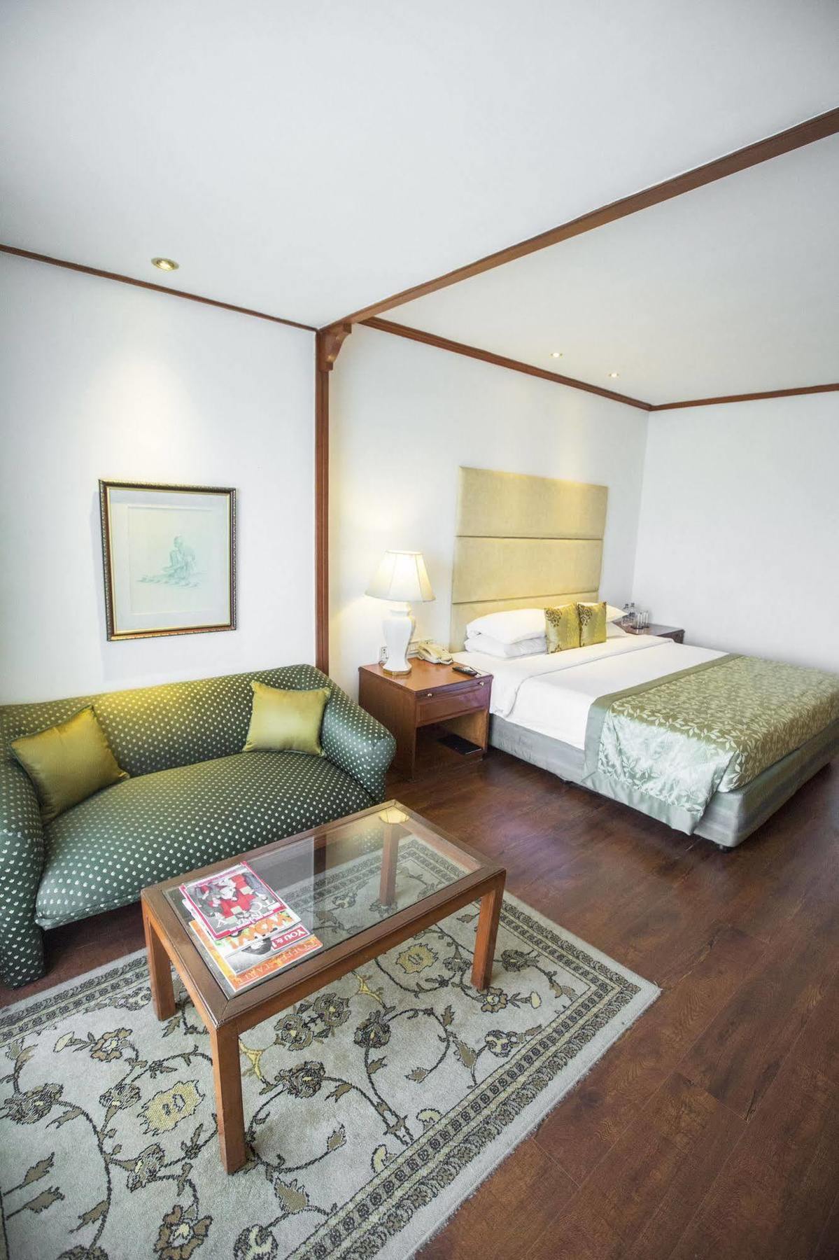 Отель Taj Banjara Хайдарабад Экстерьер фото A room at the Taj Bengal