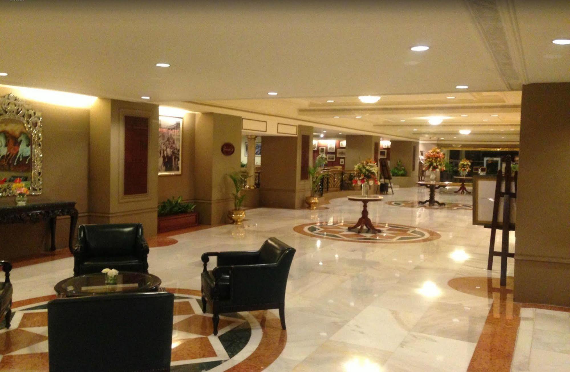 Отель Taj Banjara Хайдарабад Экстерьер фото The lobby of the hotel